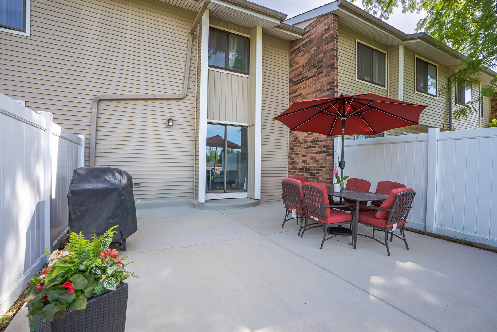 Property Photo: 1094 Rainwood Drive IL 60506