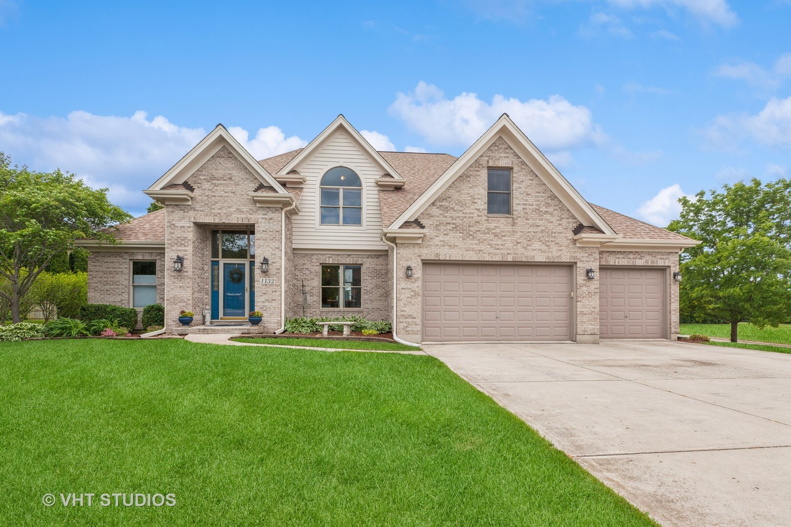 Property Photo:  