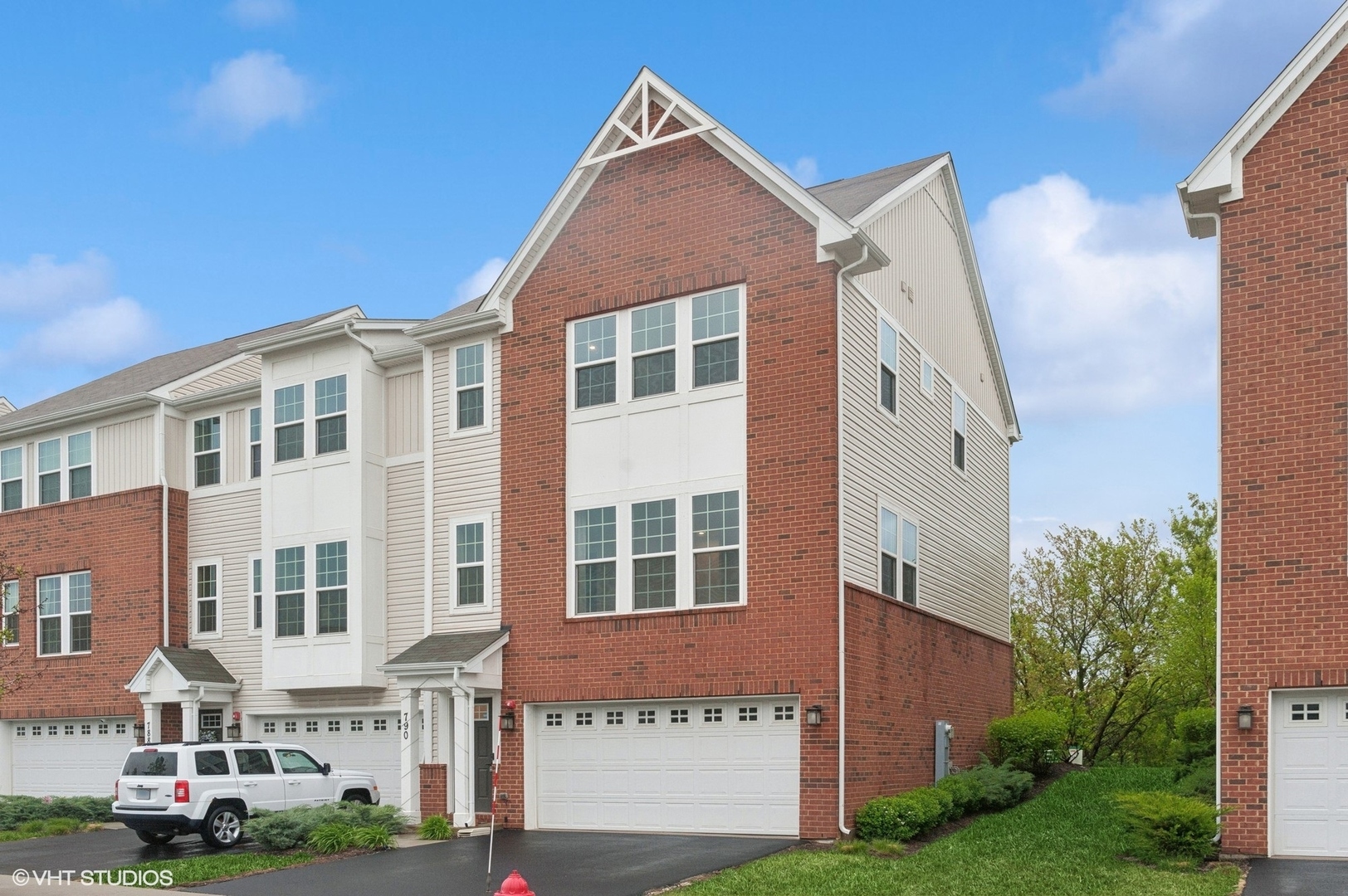 Property Photo: 790 Weller Drive IL 60016