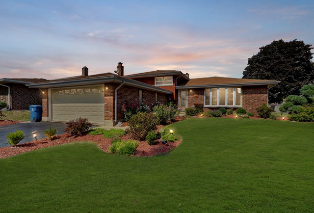 Property Photo: 510 W Millns Court IL 60101