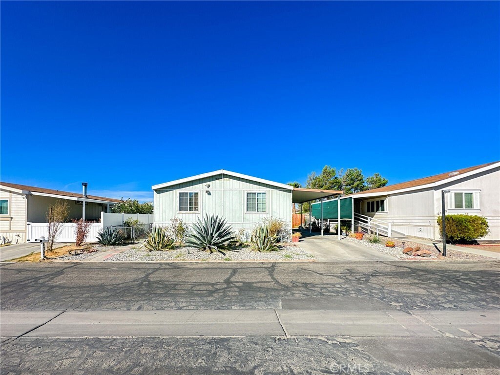 Property Photo:  2117 Windflower Dr 108  CA 93560 