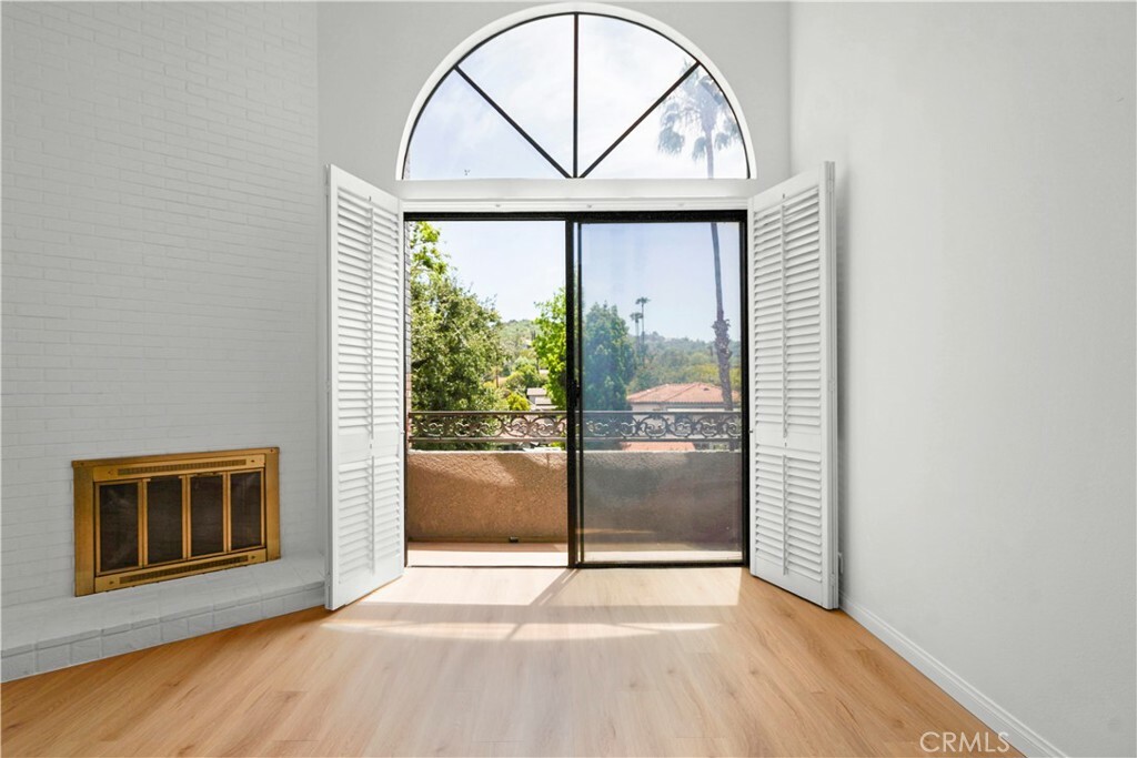 14844 Dickens Street 306  Sherman Oaks CA 91403 photo
