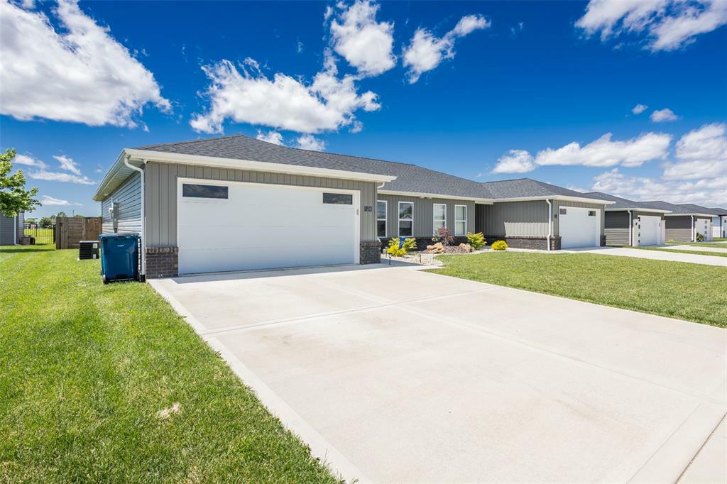 Property Photo: 126 Bridgeport Drive IL 62067