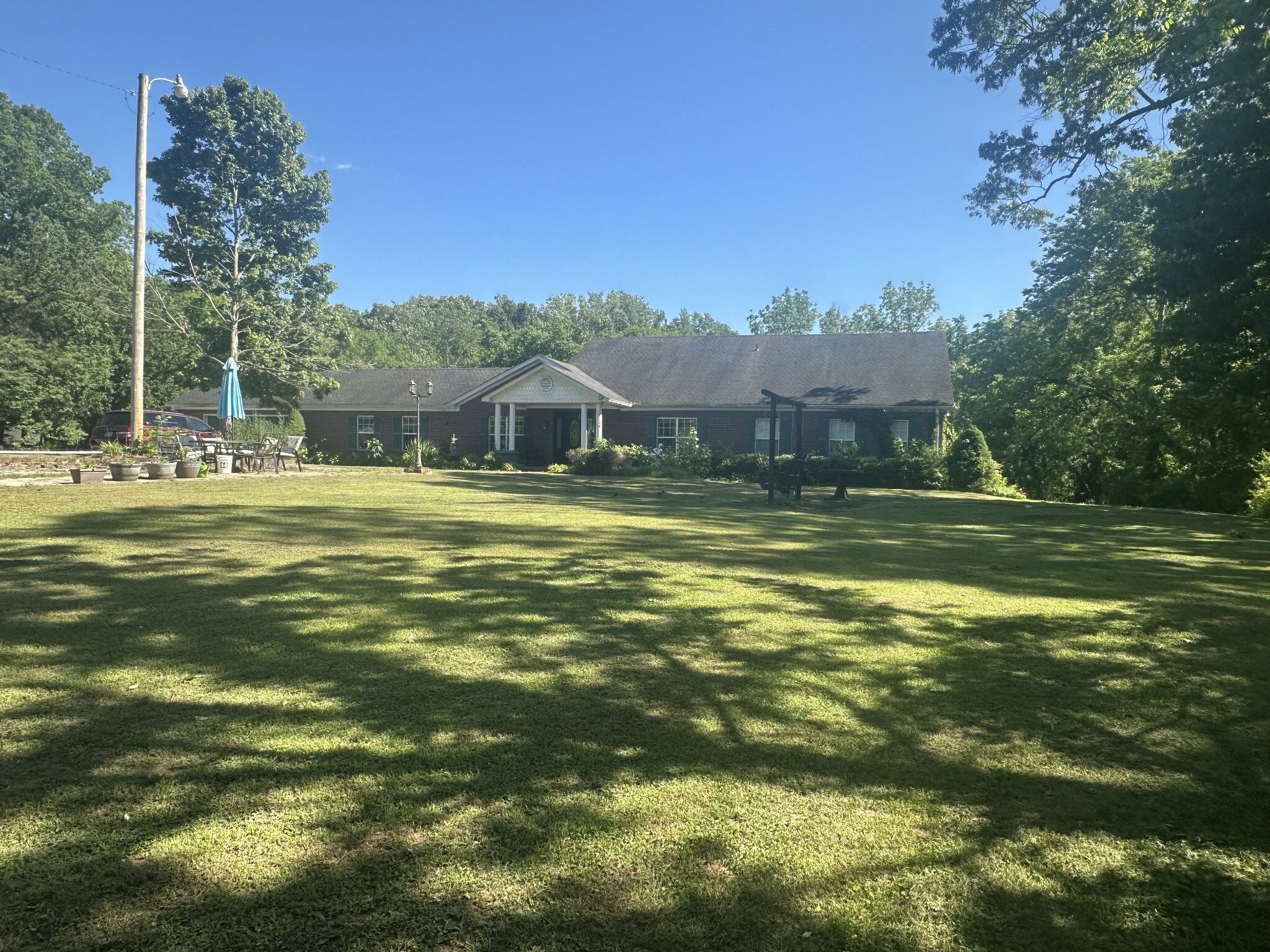 Property Photo: 1215 E Gaines St TN 38464