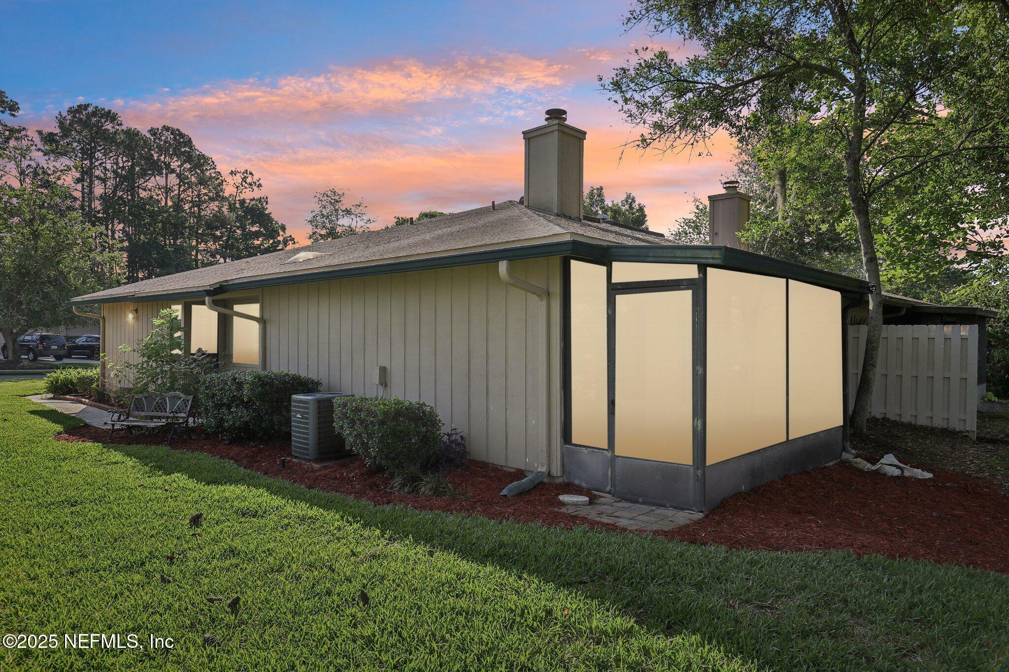 Property Photo: 9250 Arbolita Way FL 32256