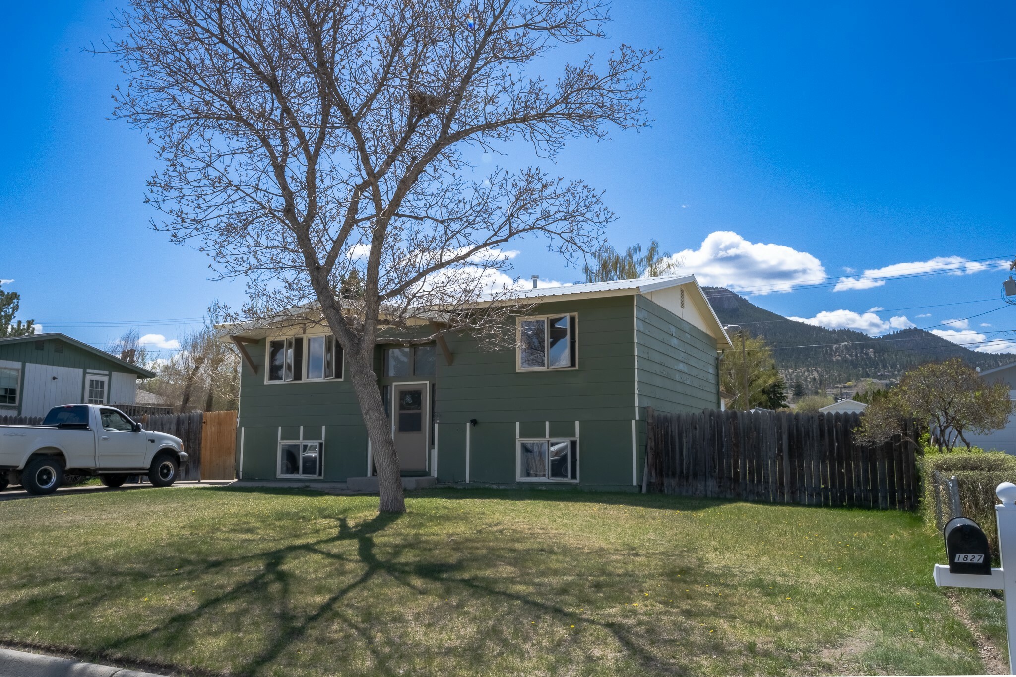 Property Photo:  1827 Hollins Avenue  MT 59601 