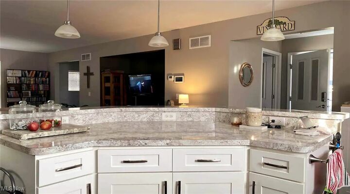 Property Photo:  180 Elizabeth Parkway  OH 44304 