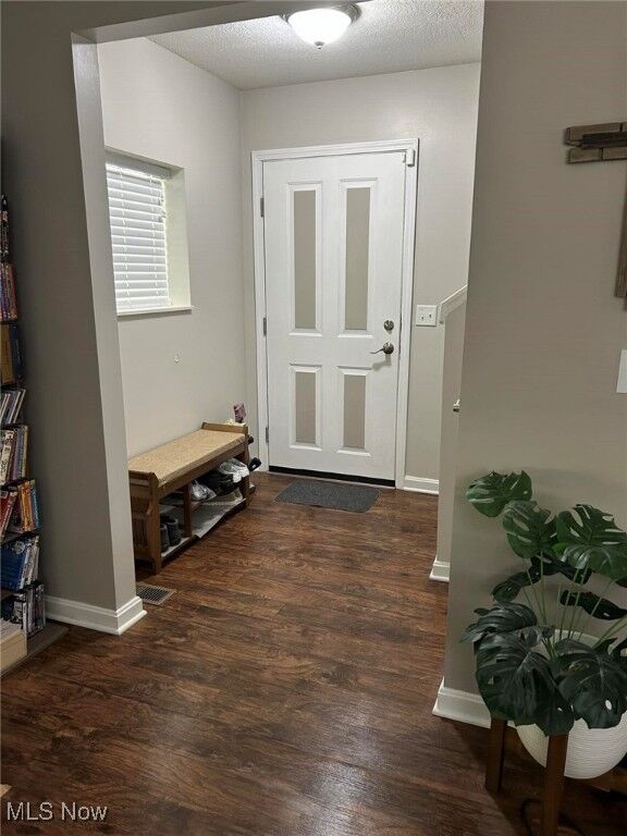 Property Photo:  180 Elizabeth Parkway  OH 44304 