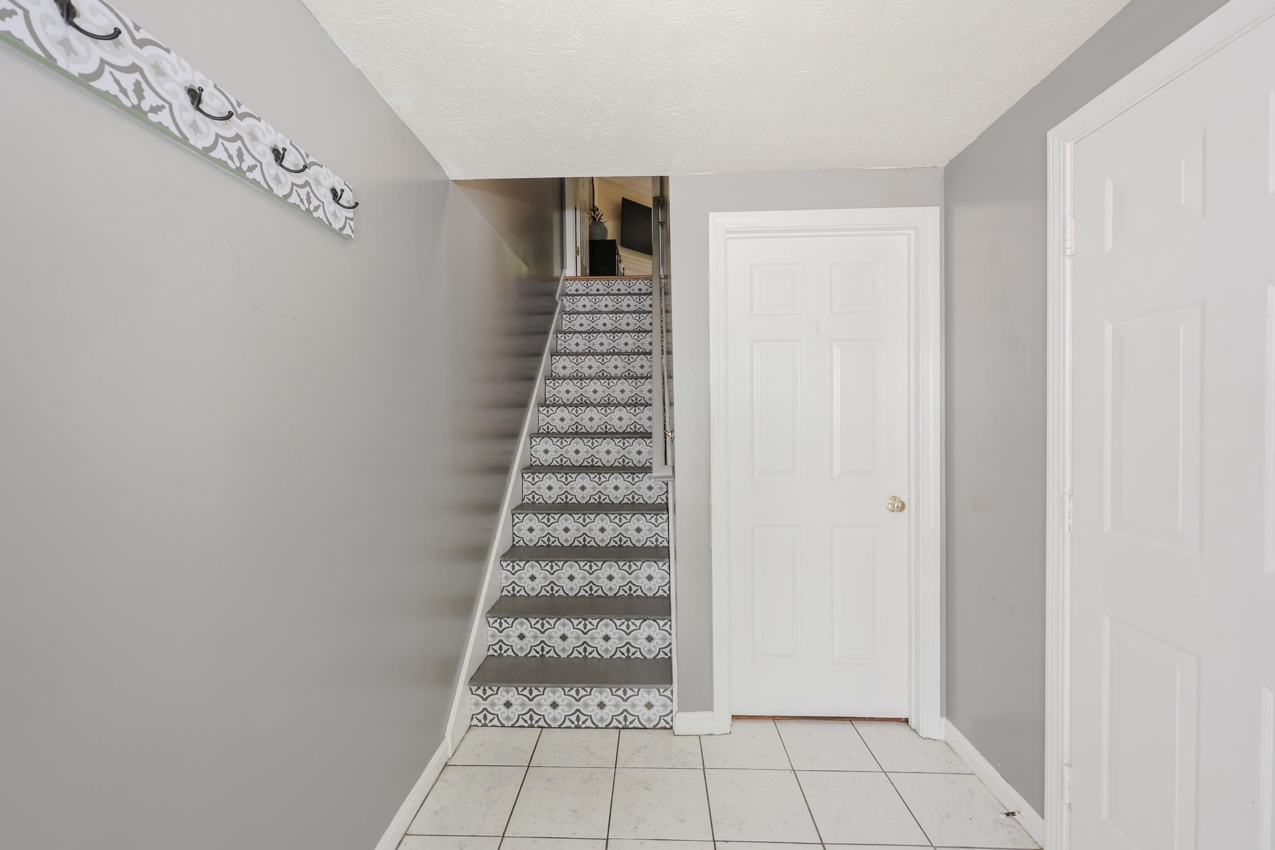 Property Photo: 4 Rocky Ledge Road NH 03054