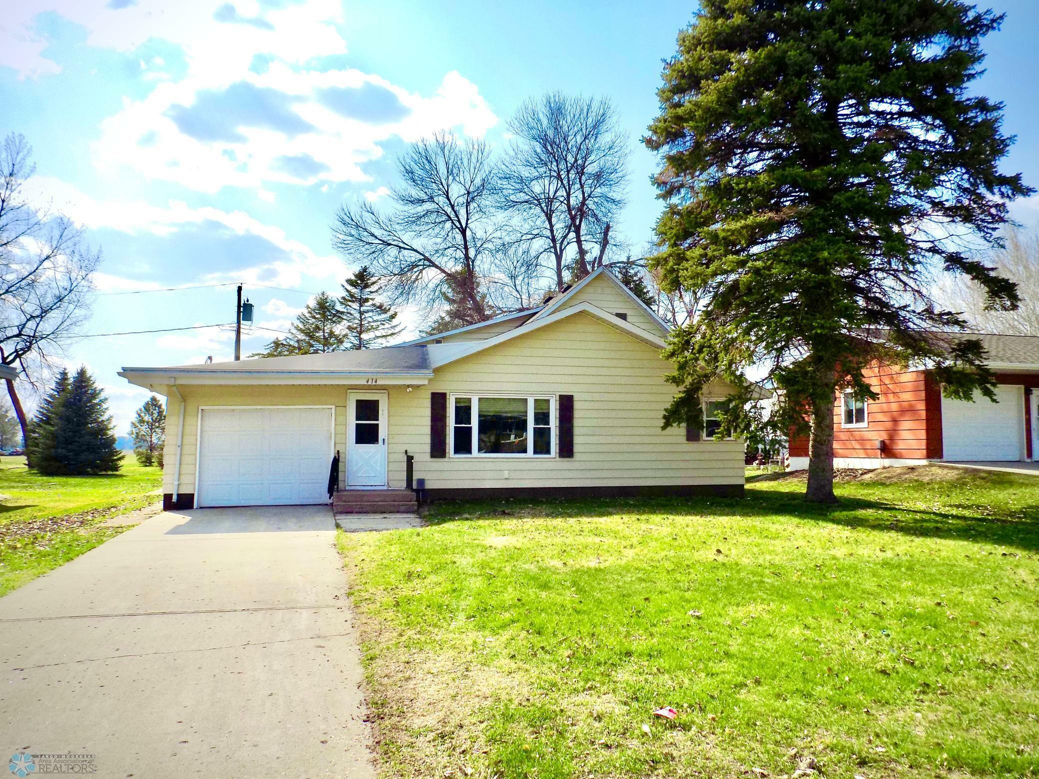 Property Photo:  414 4th Avenue SW  ND 58041 