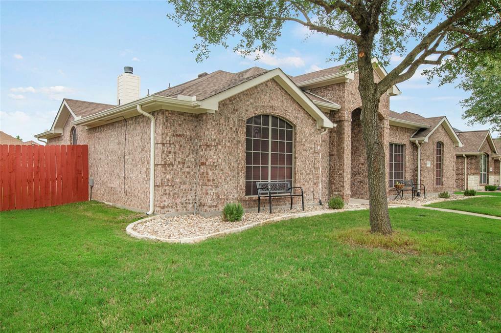 Property Photo:  1212 Live Oak Street  TX 75189 