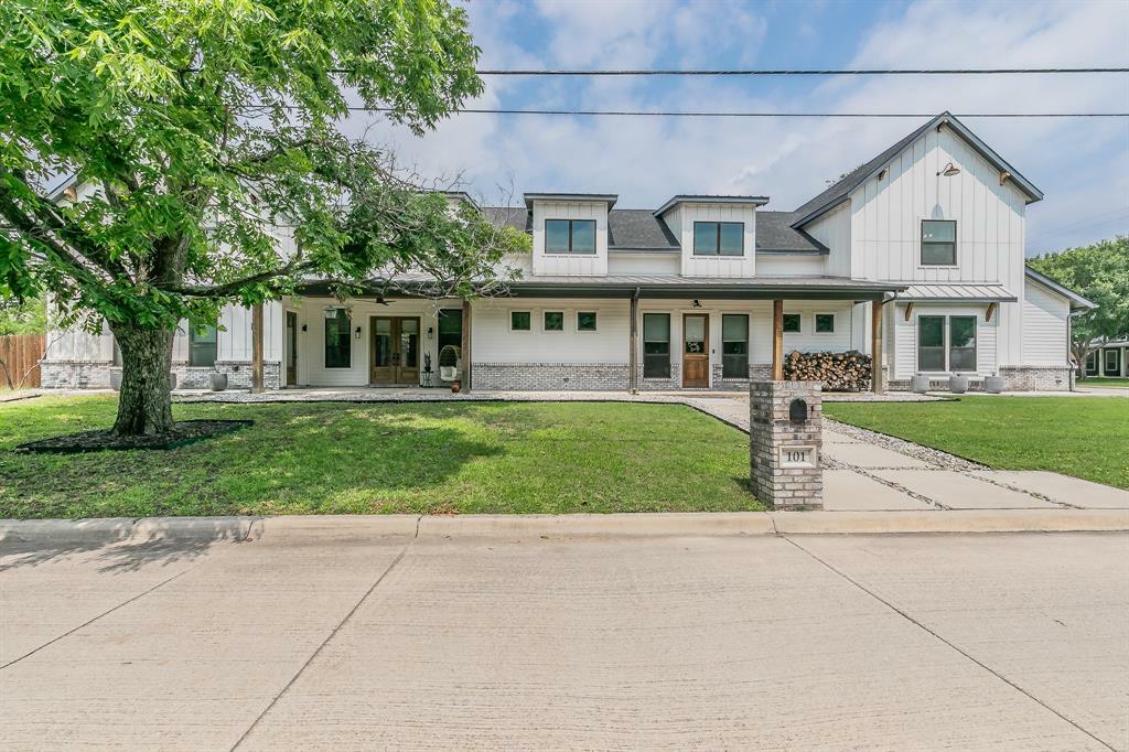 Property Photo: 101 S Walnut Street TX 76262