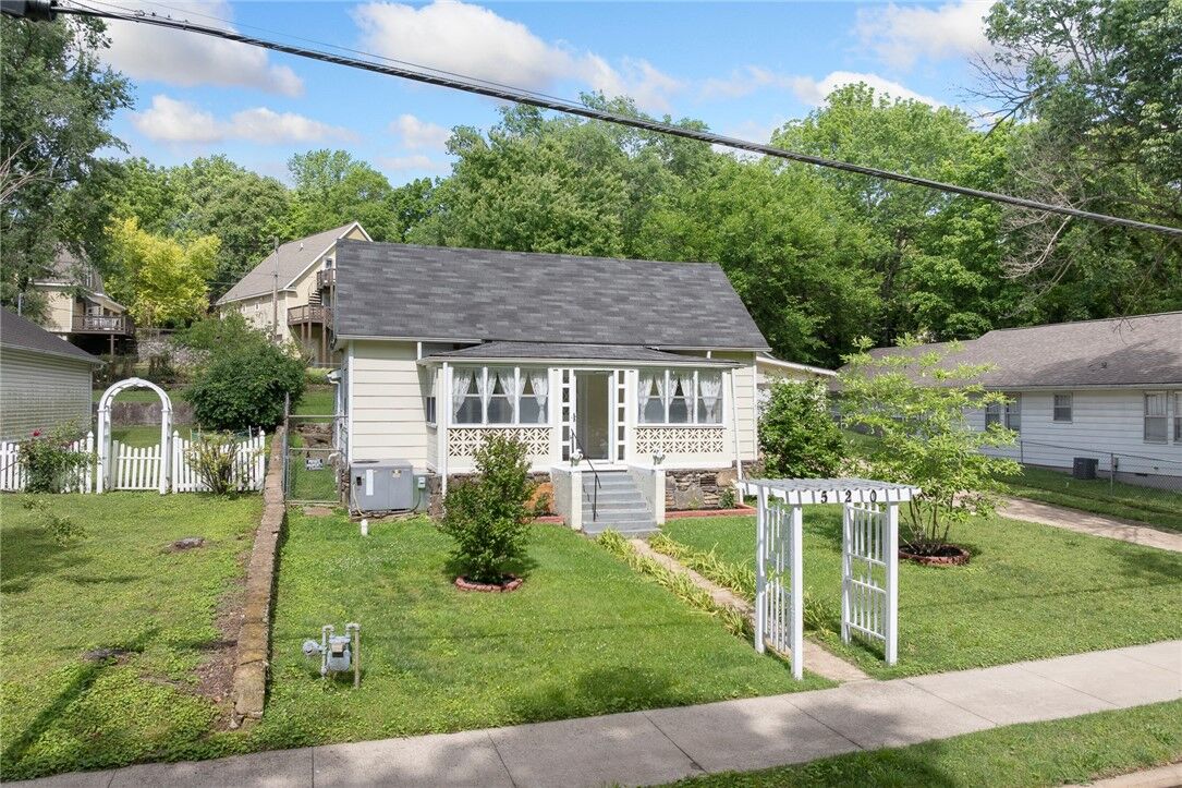 Property Photo:  520 S Maple Street  AR 72601 