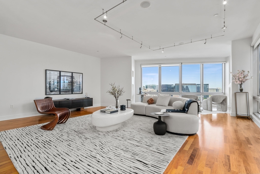Property Photo: 500 Atlantic Ave U-18P MA 02210