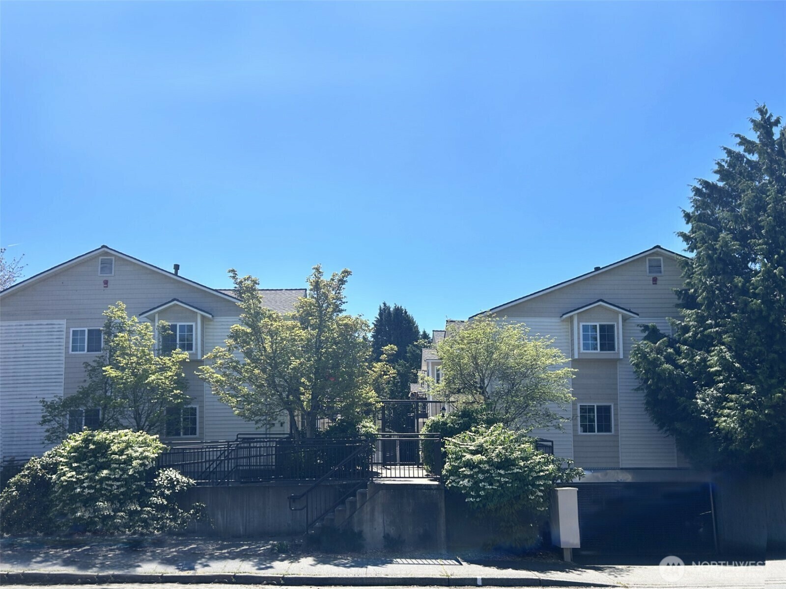 Property Photo: 1255 NE 152nd Street WA 98155