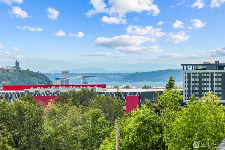 Property Photo:  2042 E Harrison Street  WA 98404 