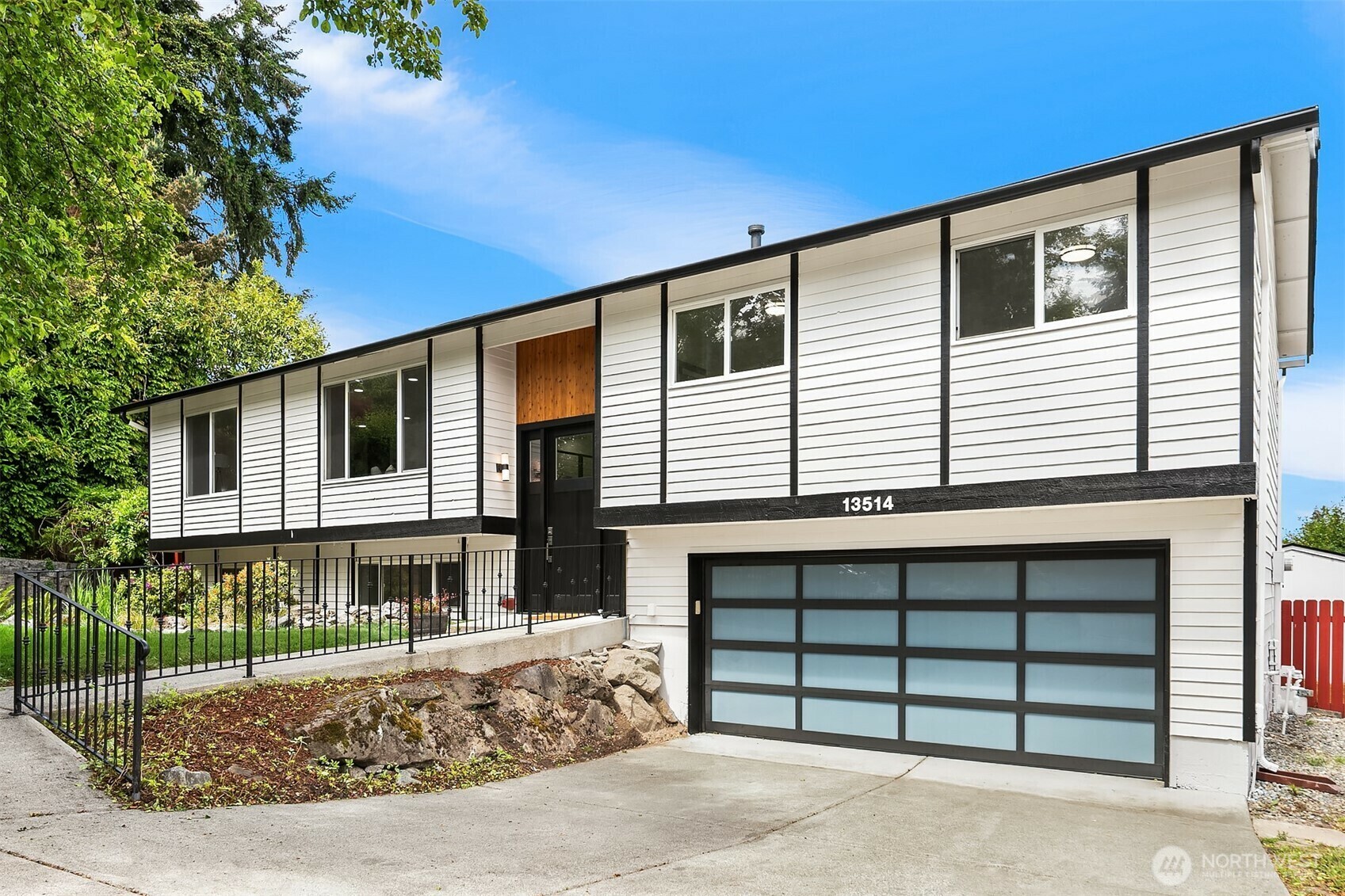 Property Photo: 13514 NE 70th Street WA 98052