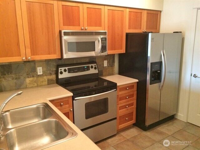 Property Photo: 1545 NW 57th Street 617 WA 98107