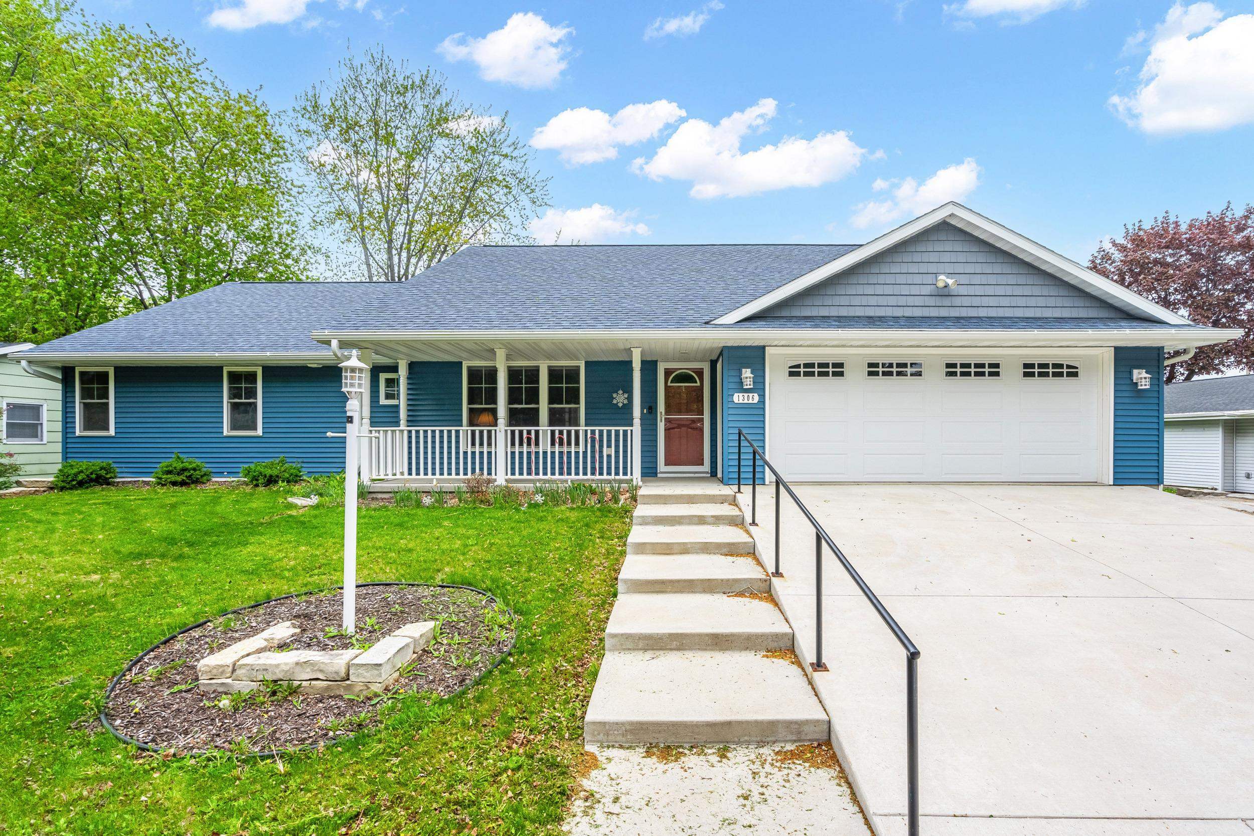 Property Photo: 1306 Nelson Street WI 54304