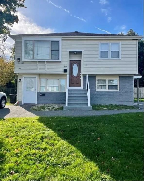 132 Maple Avenue  Middletown RI 02842 photo