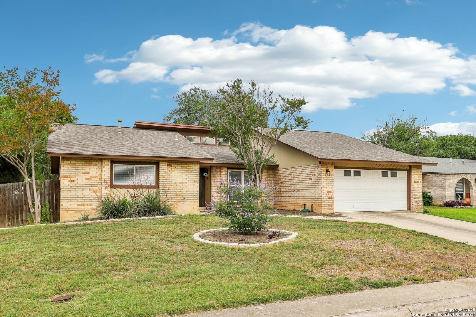 Property Photo: 8203 Budge St TX 78240