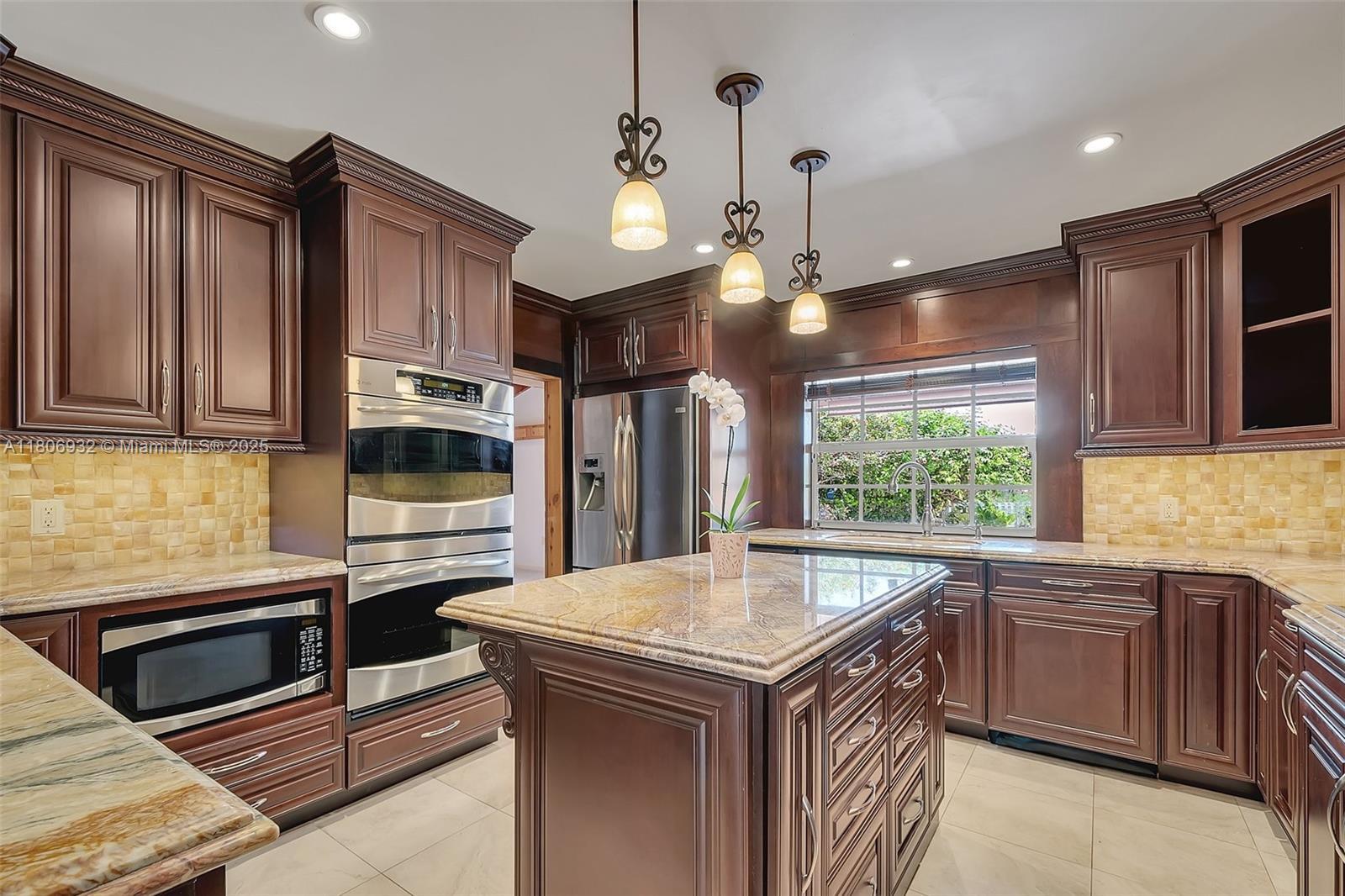 Property Photo:  9620 E Calusa Club Dr  FL 33186 