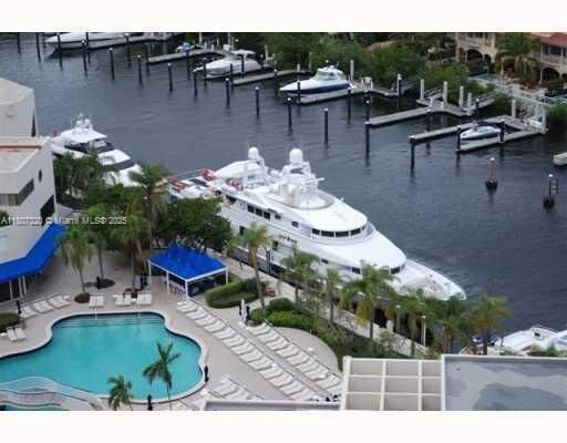 Property Photo:  19707 Turnberry Way 18L  FL 33180 