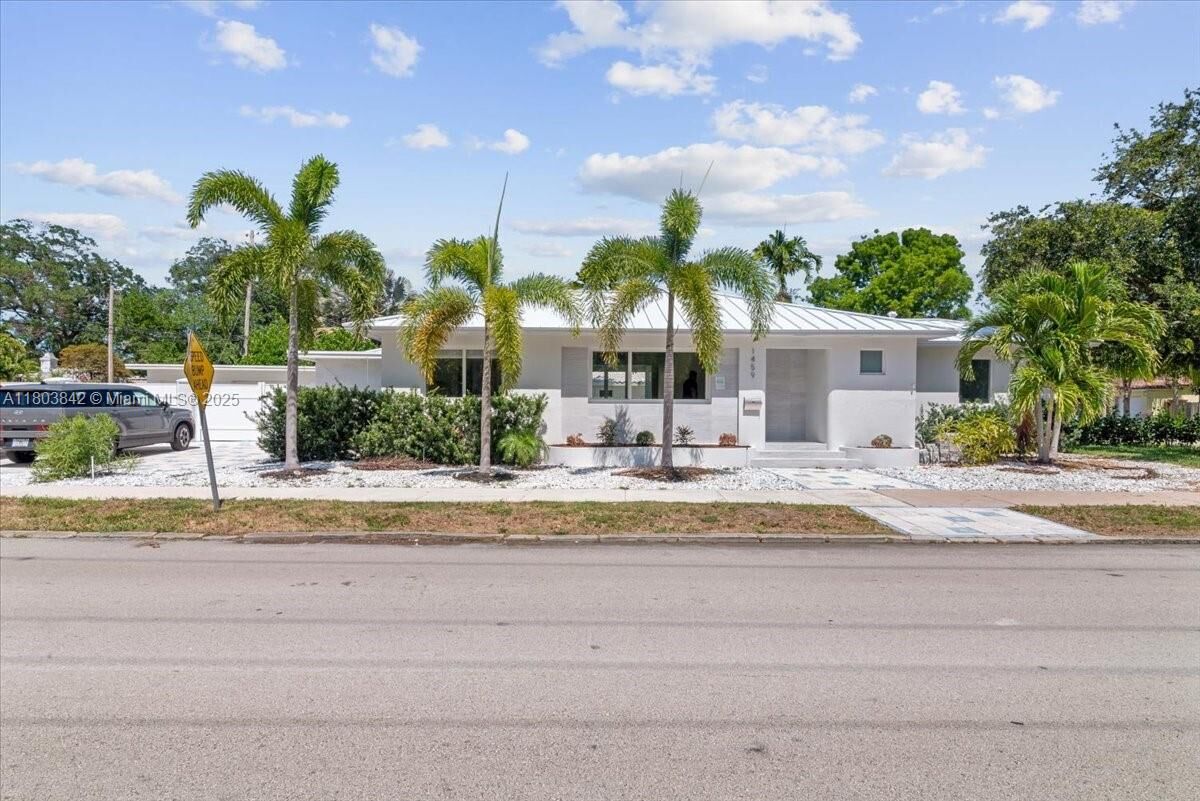 Property Photo:  1459 Jefferson St  FL 33020 