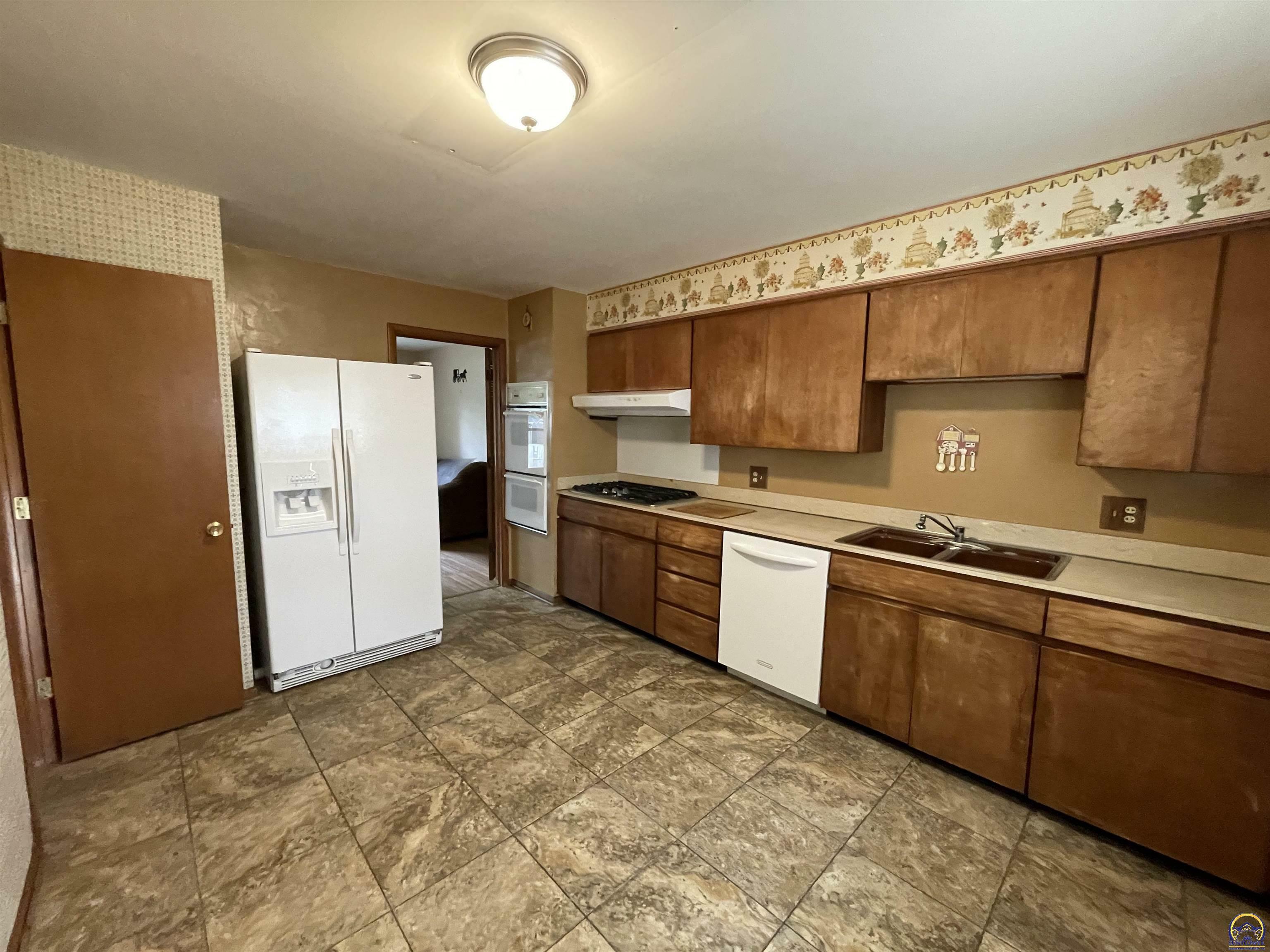 Property Photo: 3100 SW College Ave KS 66611
