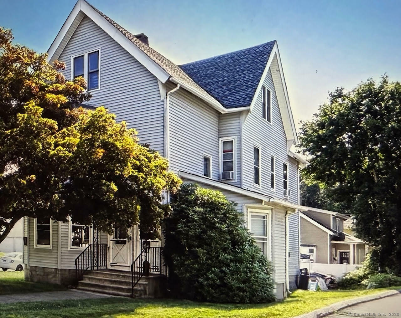 Property Photo: 275 Wakelee Avenue Second Floor CT 06401