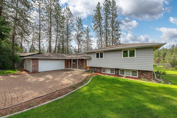 Property Photo:  1425 W Parkwood Ct  WA 99218 