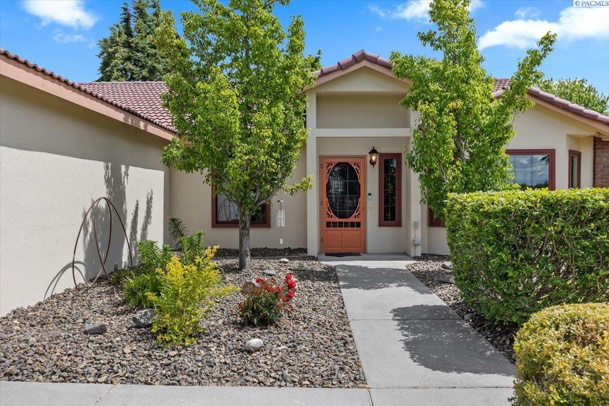 Property Photo: 2704 Timberline Dr WA 99353