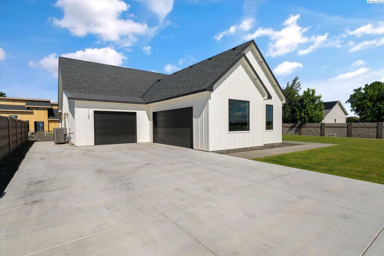 Property Photo:  1120 Road 52  WA 99301 