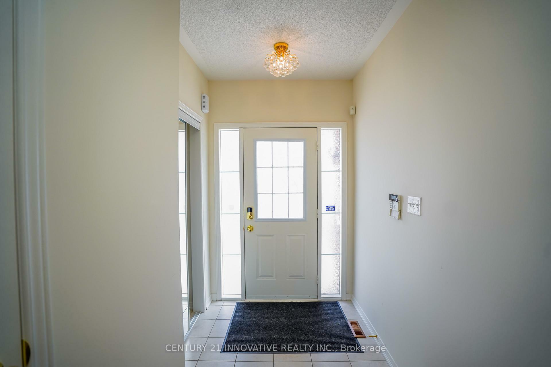 Property Photo: 121 Revelstoke Crescent ON L4B 4T5