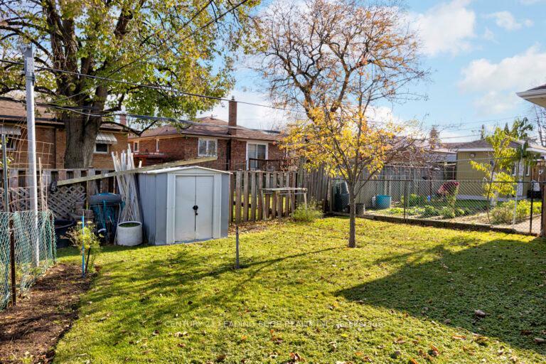 Photo de la propriété: 121 Hiscock Boulevard ON M1G 1T3