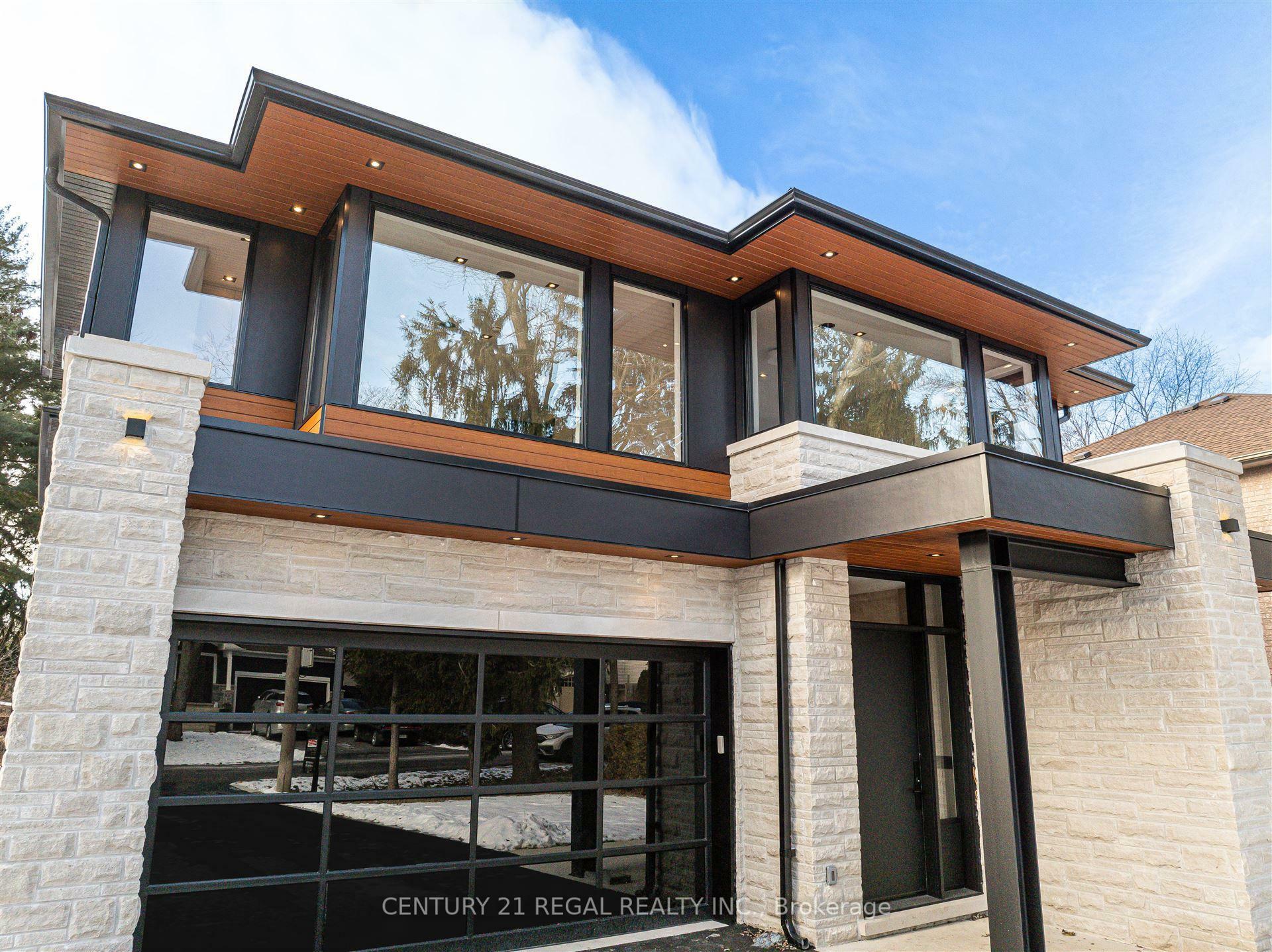 Property Photo: 1230 Lakebreeze Drive ON L5G 3W6