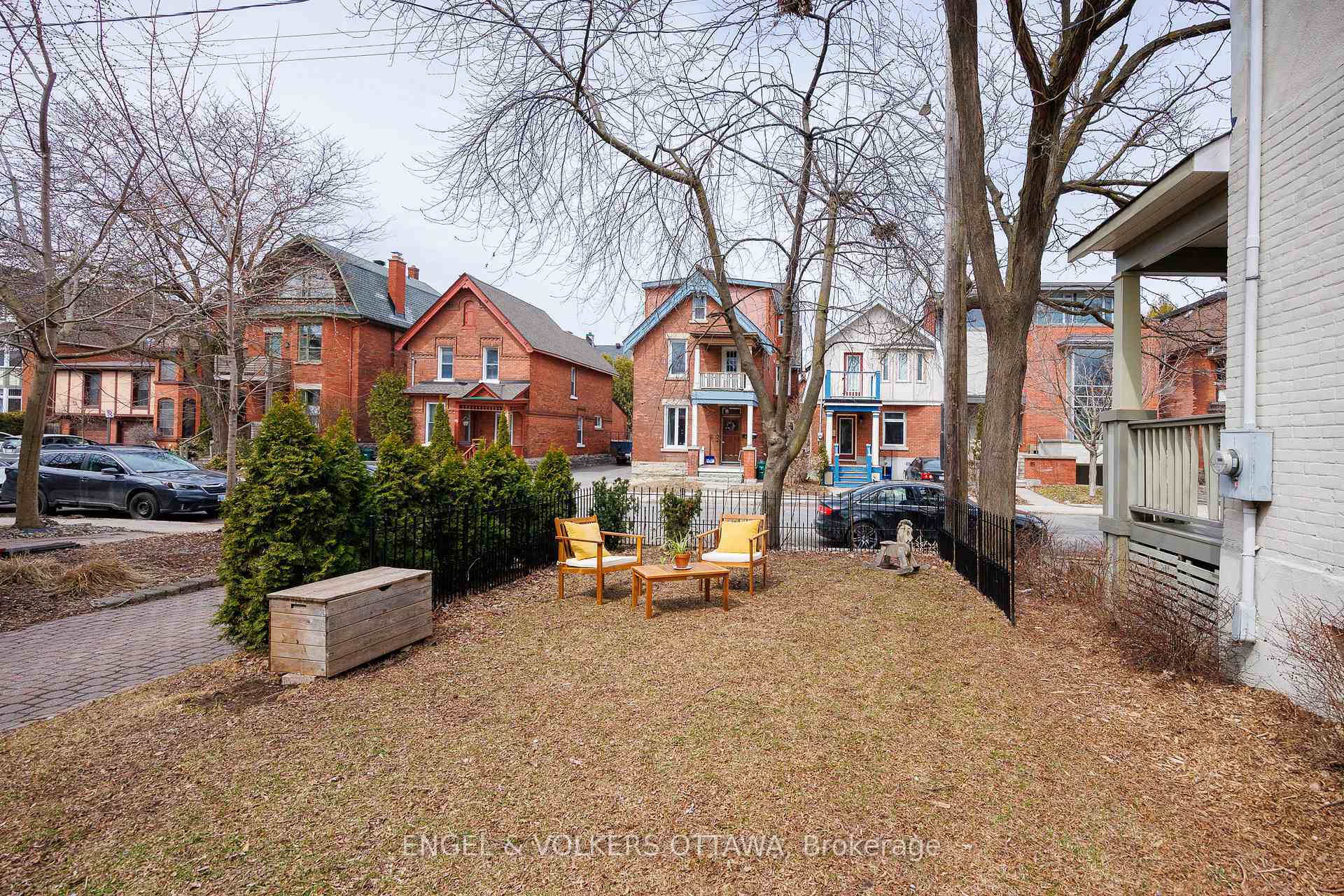 Photo de la propriété:  92 Third Avenue  ON K1S 2J8 
