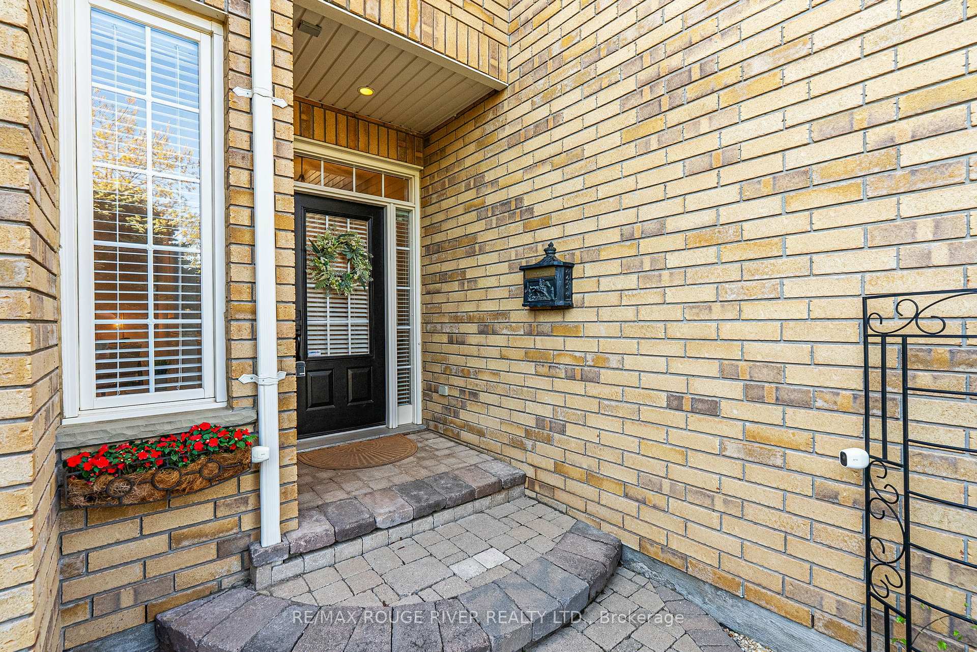 Property Photo: 476 Britannia Avenue E ON L1L 1B7