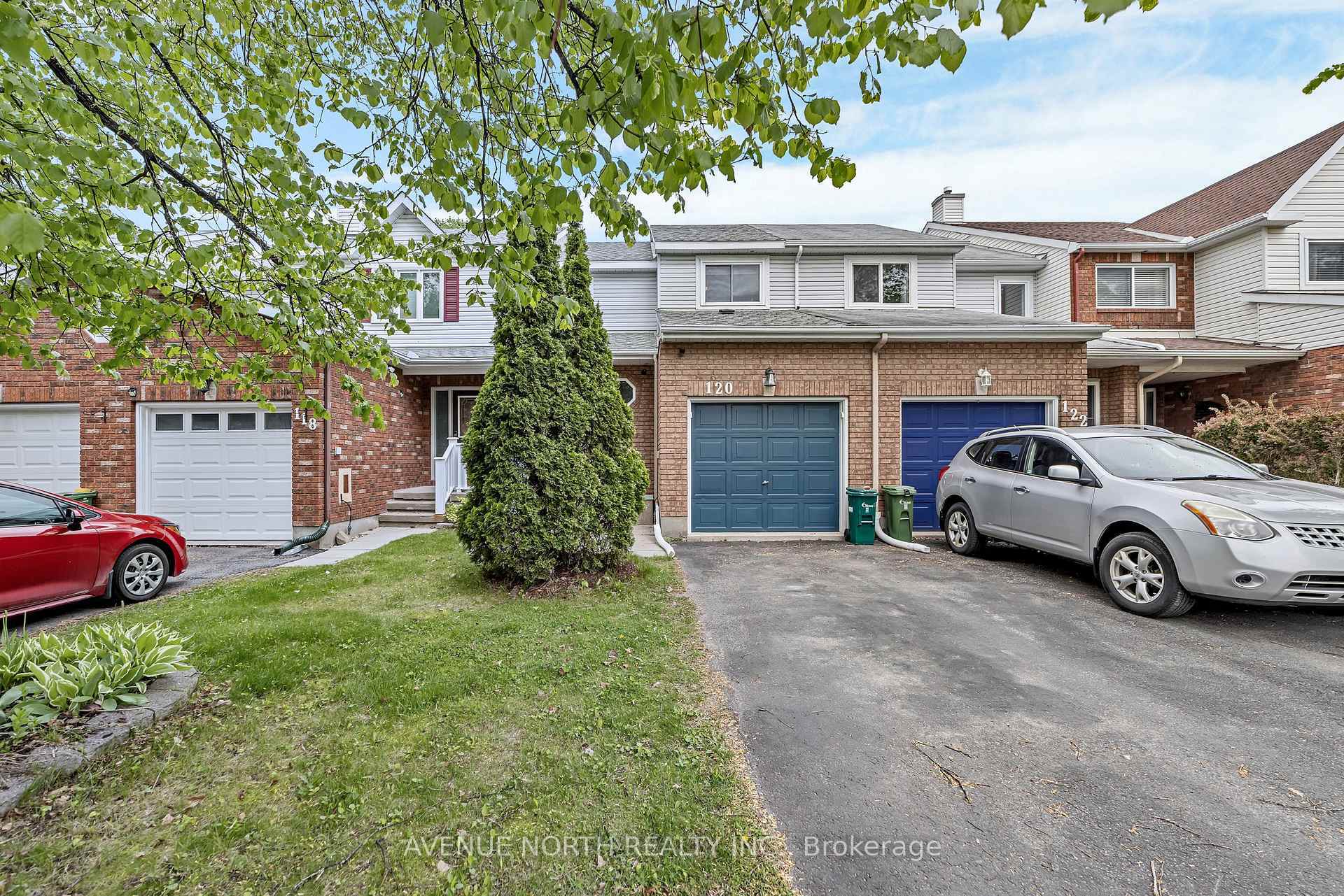 Property Photo: 120 Markland Crescent ON K2G 5Z7