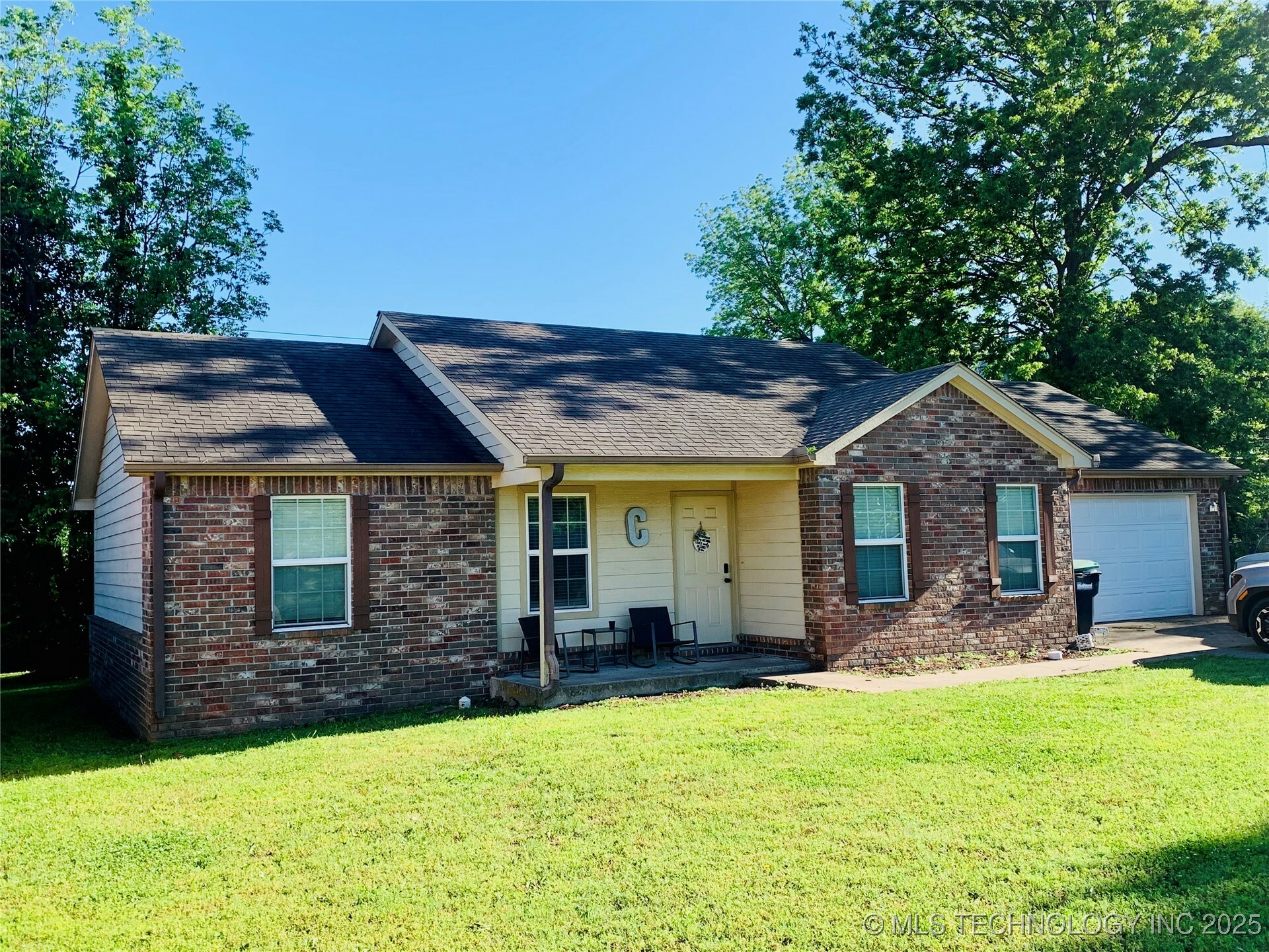 Property Photo: 729 Meadows Circle OK 74464