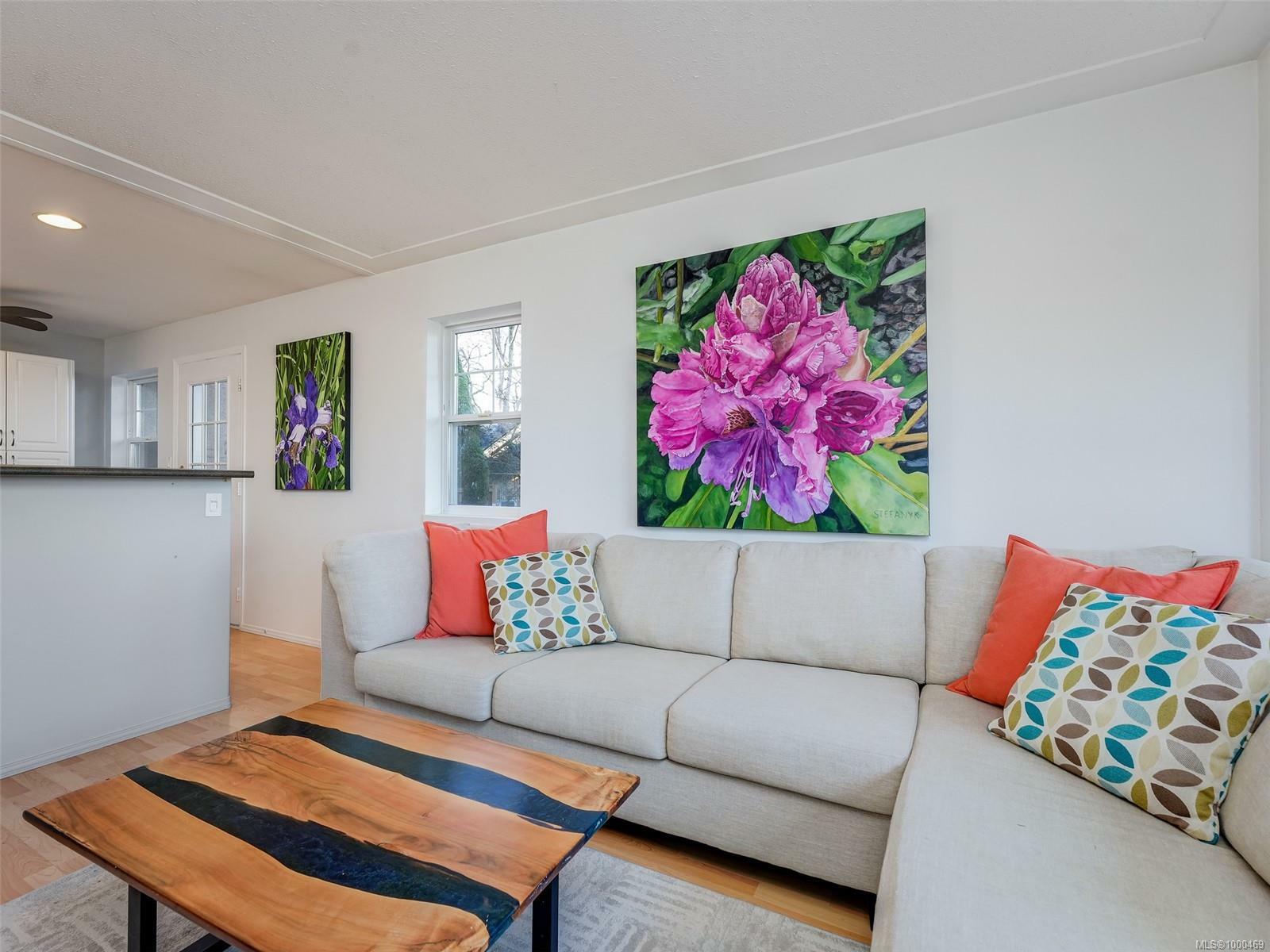Property Photo:  955 Falmouth Rd  BC V8X 3A4 