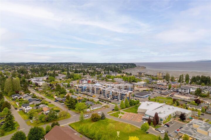 Property Photo:  140 Jensen Ave W 212  BC V9P 0H7