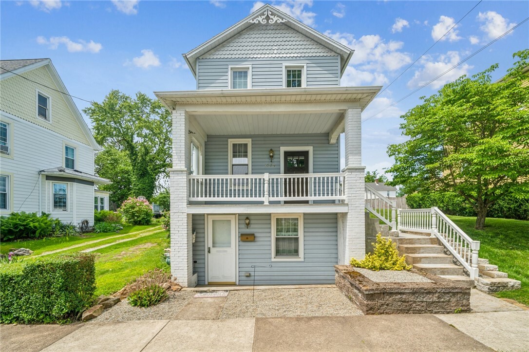 Property Photo: 1722 Washington St PA 15601