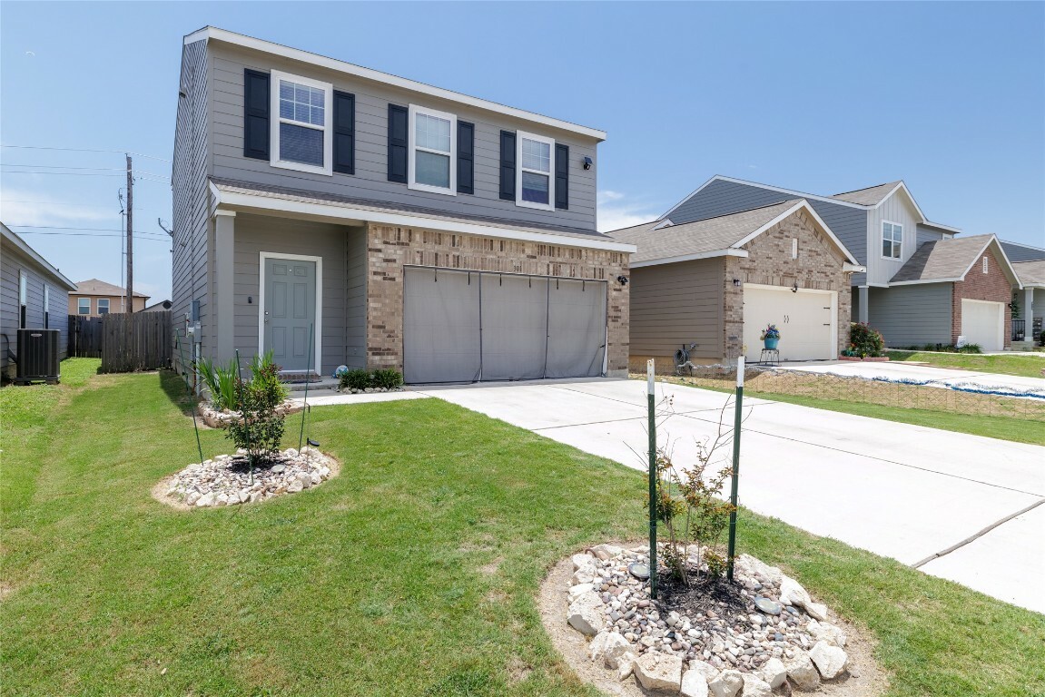 Property Photo: 301 Wonderful Life Way TX 76537
