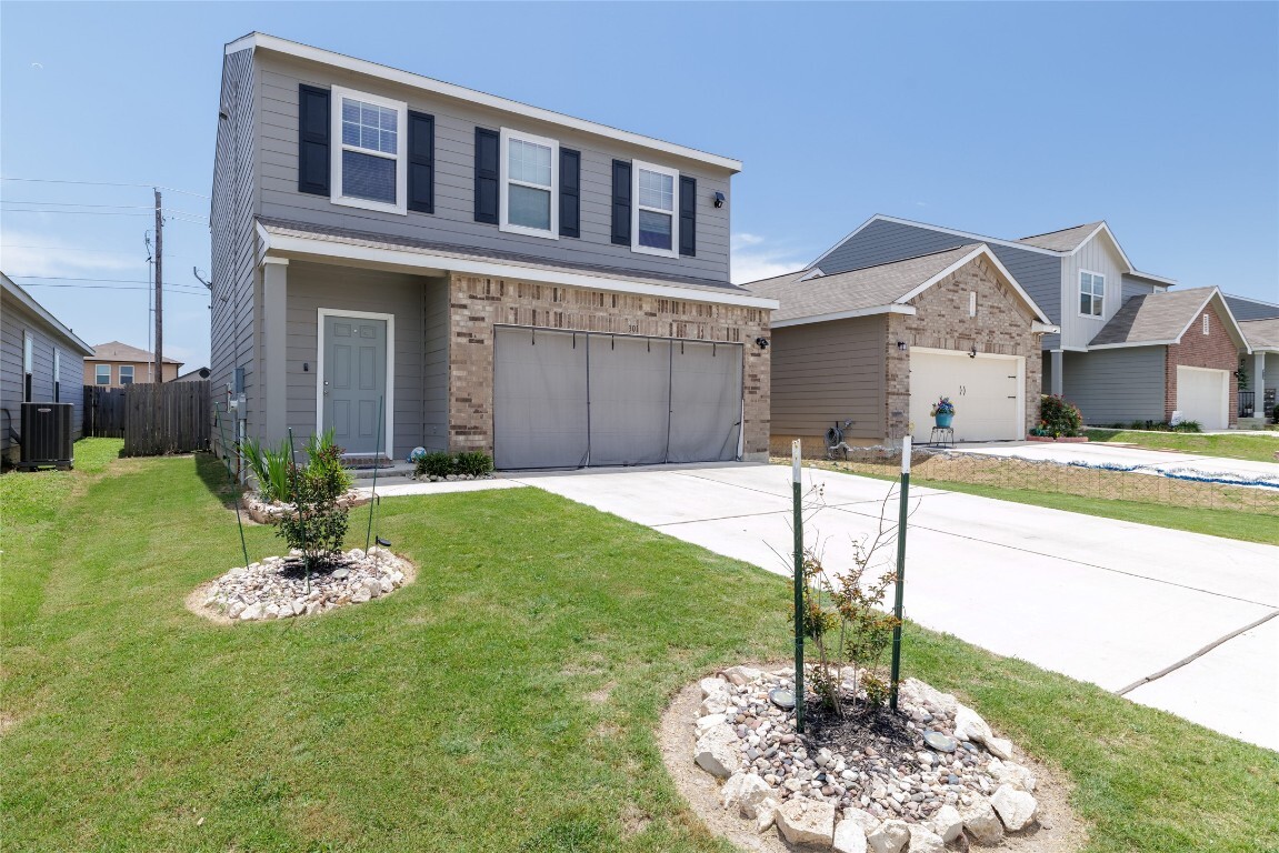 Property Photo: 301 Wonderful Life Way TX 76537