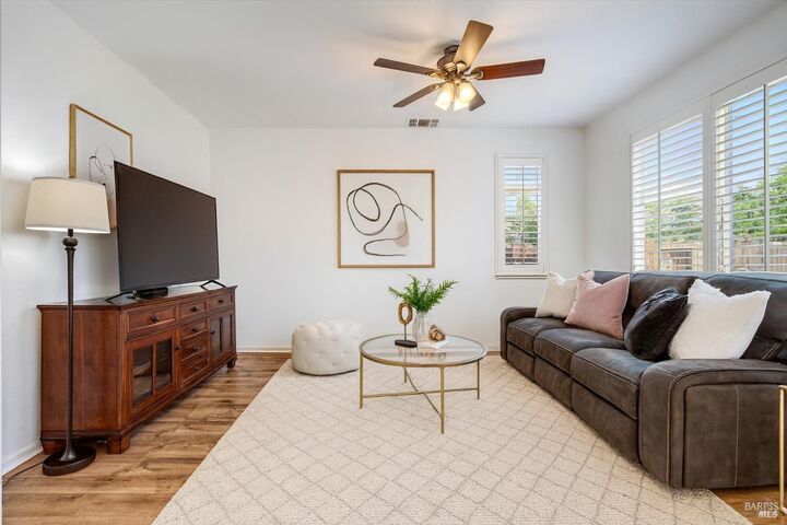Property Photo: 236 Cogburn Way CA 95687