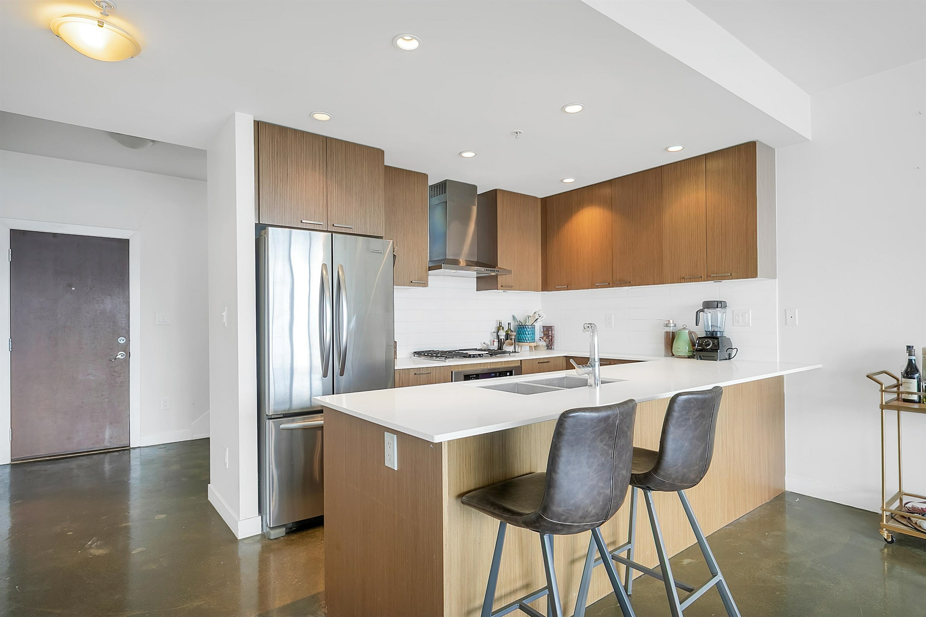 Property Photo: 221 Union Street 906 BC V6A 0B4