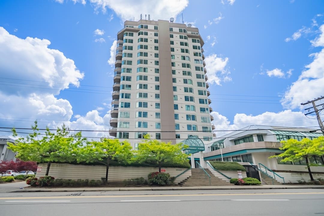 Property Photo: 32440 Simon Avenue 1004 BC V2T 5R3