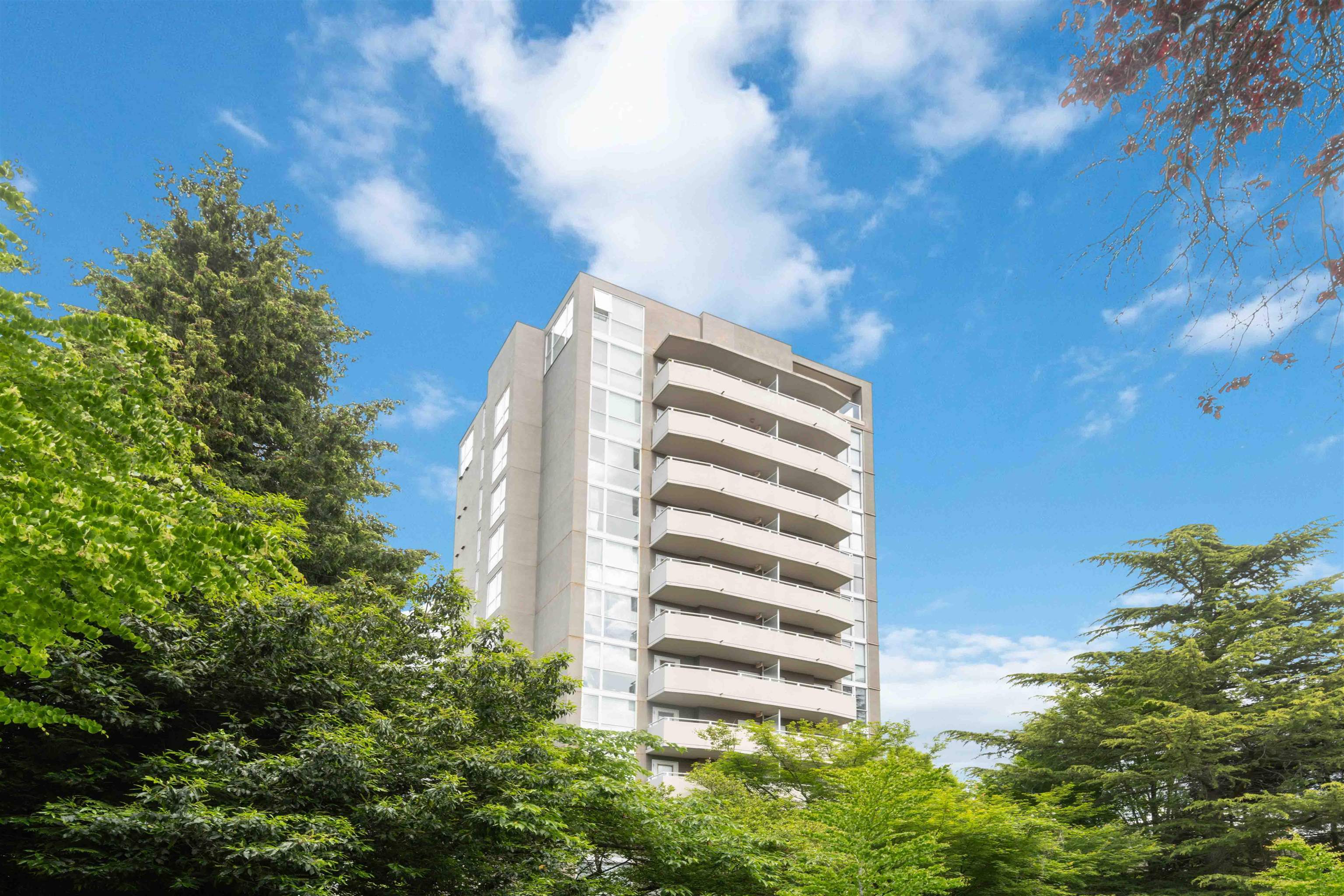 Property Photo: 2121 W 38th Avenue 1002 BC V6M 1R8