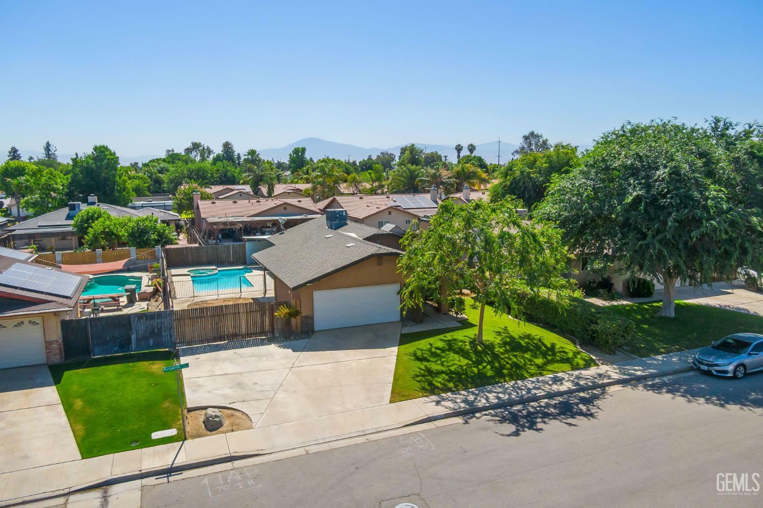 Property Photo: 6300 Ringwood Street CA 93313